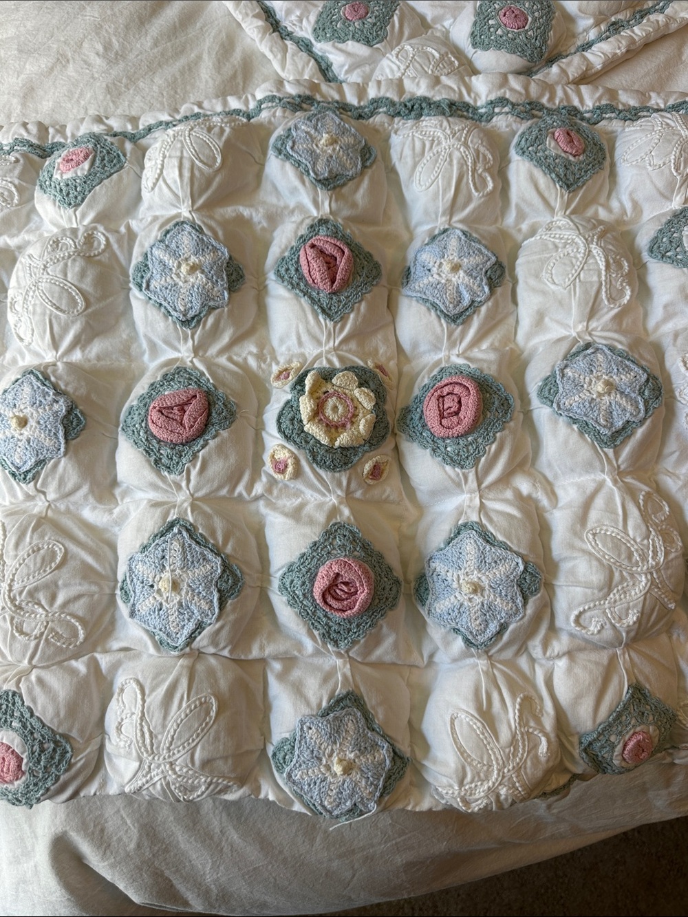 Vintage JC Penney White Crocheted Patchwork puffed pillow shams (pair)